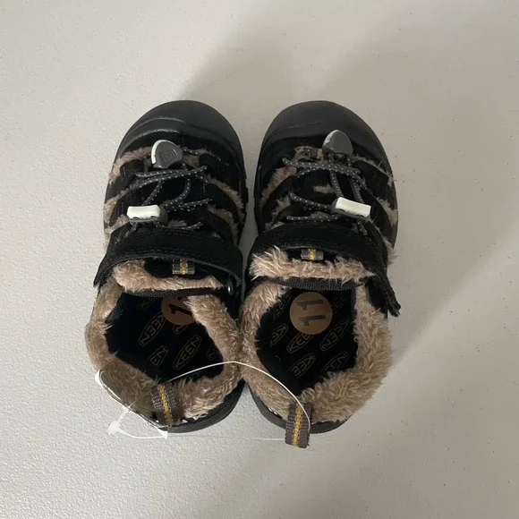 Keen Newport Fur BigFoot Gold Youth Kids Waterproof Shoes Size 11 - Picture 3 of 9